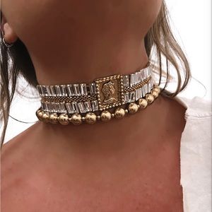 Imperious statement choker
